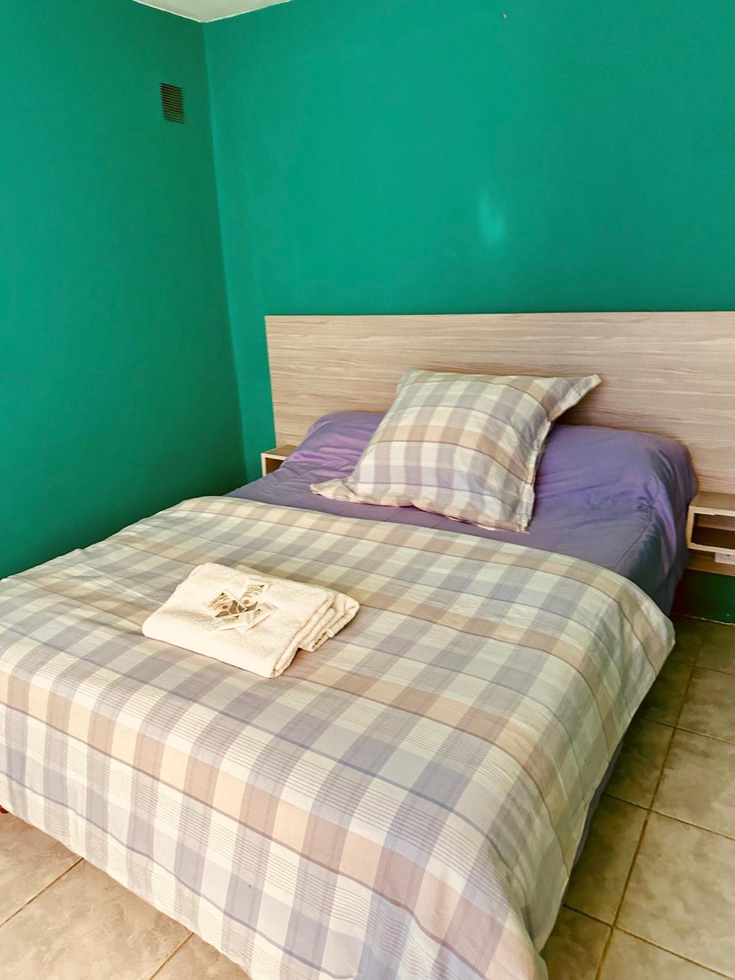 Отель Amancay, Hostal Patagonico Эль-Калафате Экстерьер фото